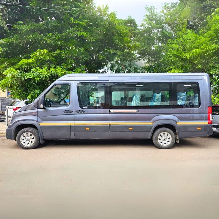 12 Seater Tempo