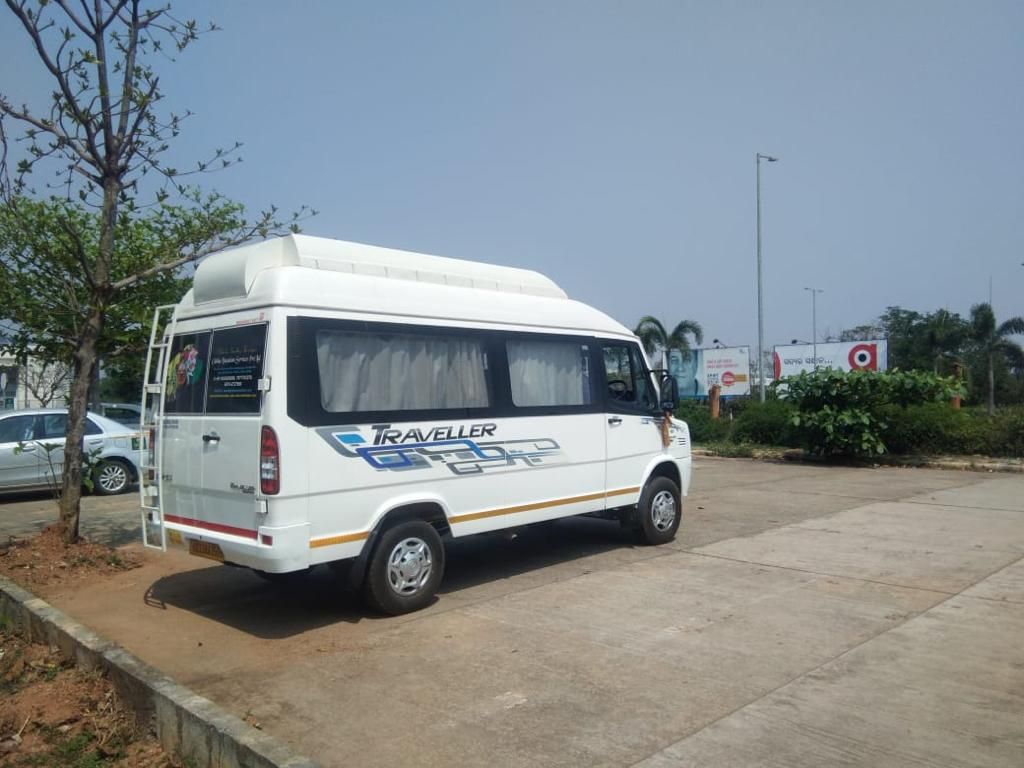 17 Seater Tempo
